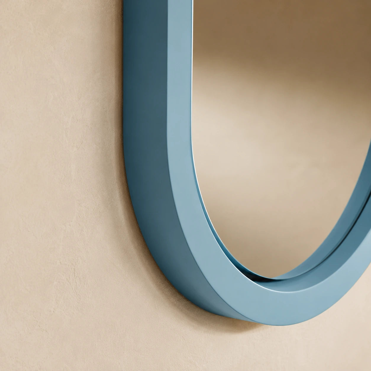 The Pill Mirror | Blue Mirror Interior Moderna
