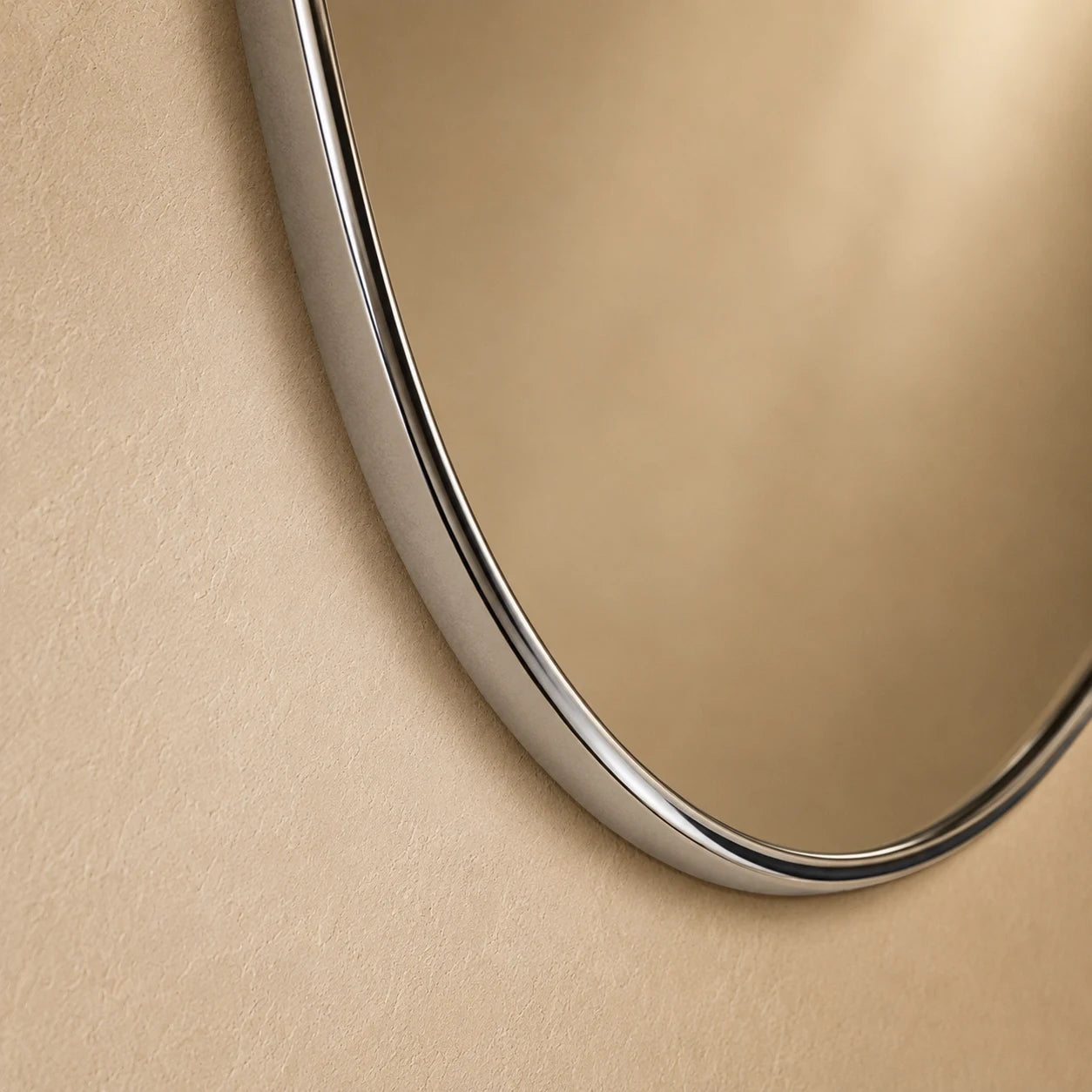Solene Mirror Silver — lower tip detail
