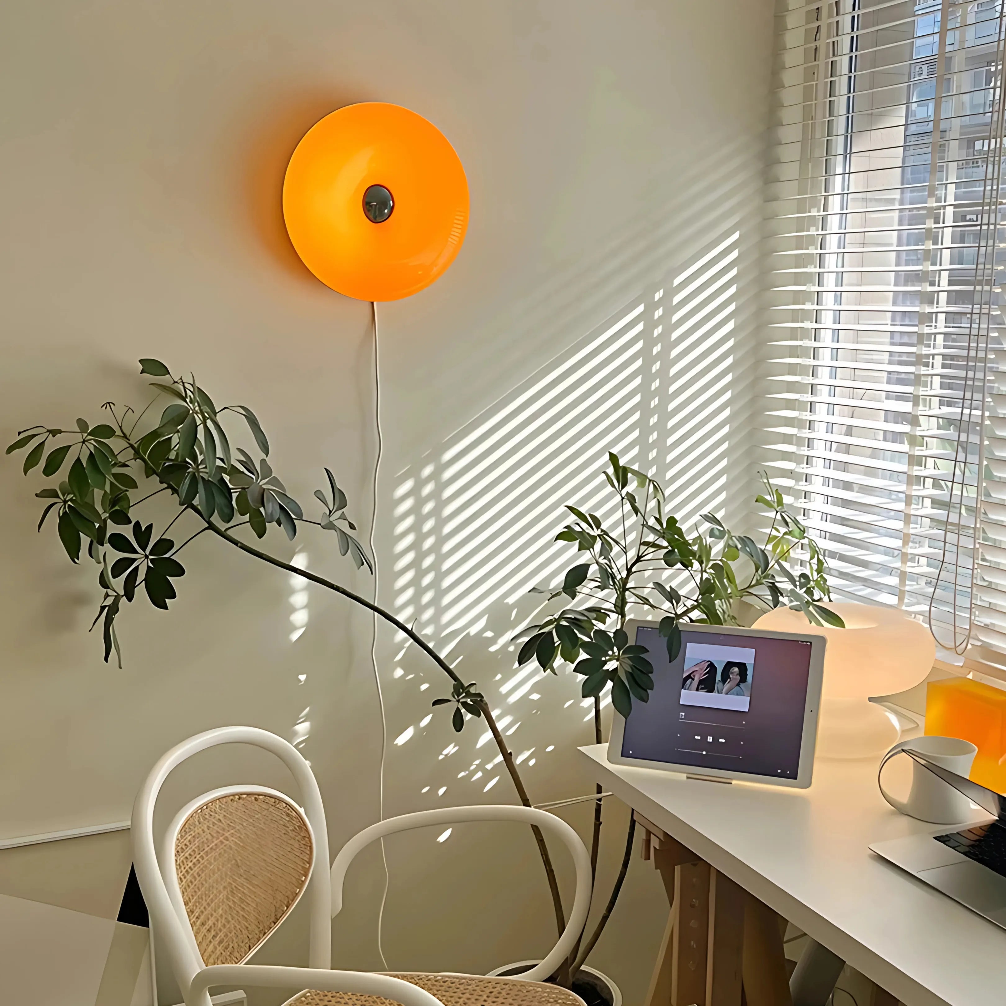 Amber Orbit Lamp Lamp Interior Moderna