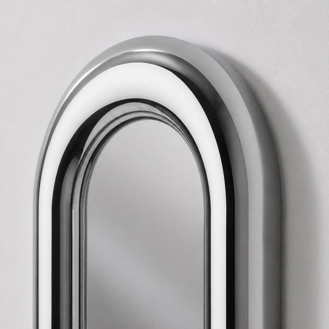 Aperture Mirror | Chrome Oval Mirror Interior Moderna