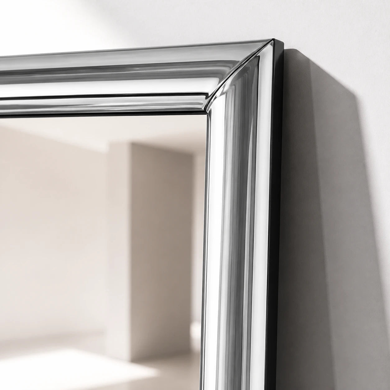 Close-up of the Atrium Floor Mirror upper bent-glass corner