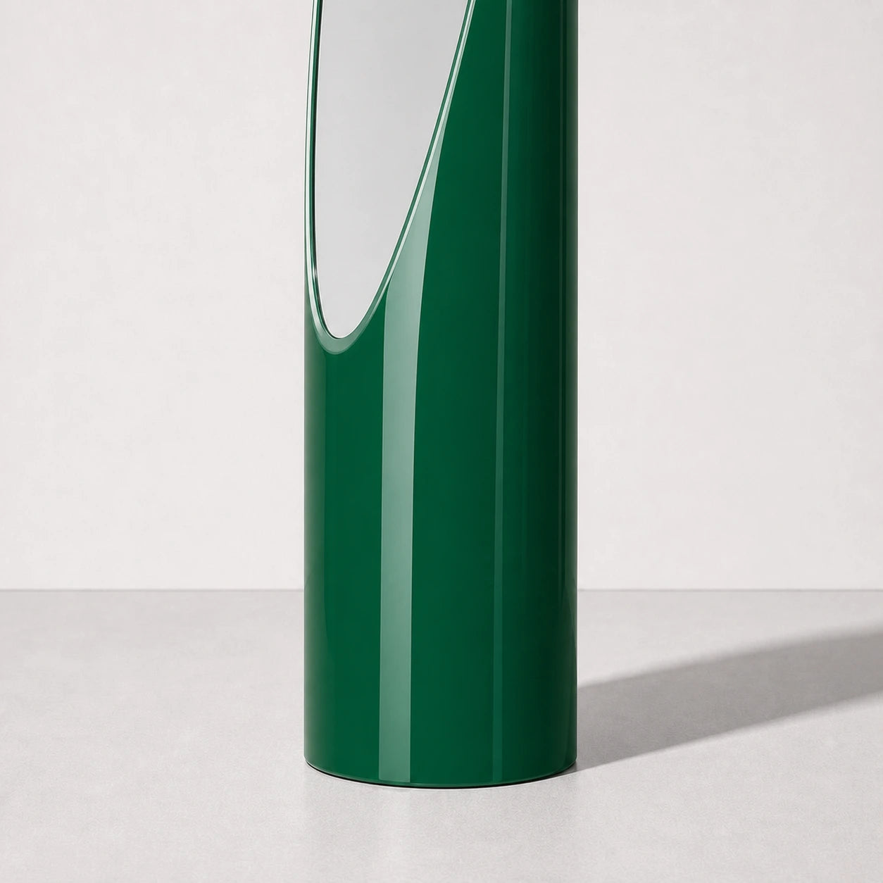 High-gloss green Lipstick mirror curved base and finish detail