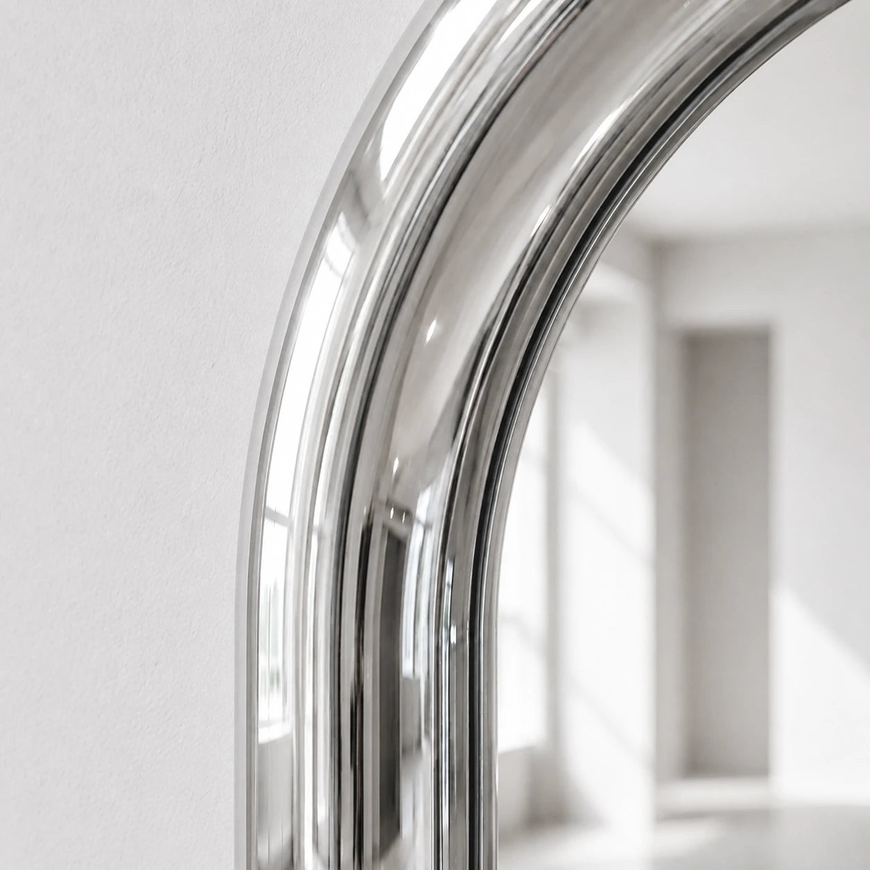 Chrome Capsule Mirror Mirror Interior Moderna