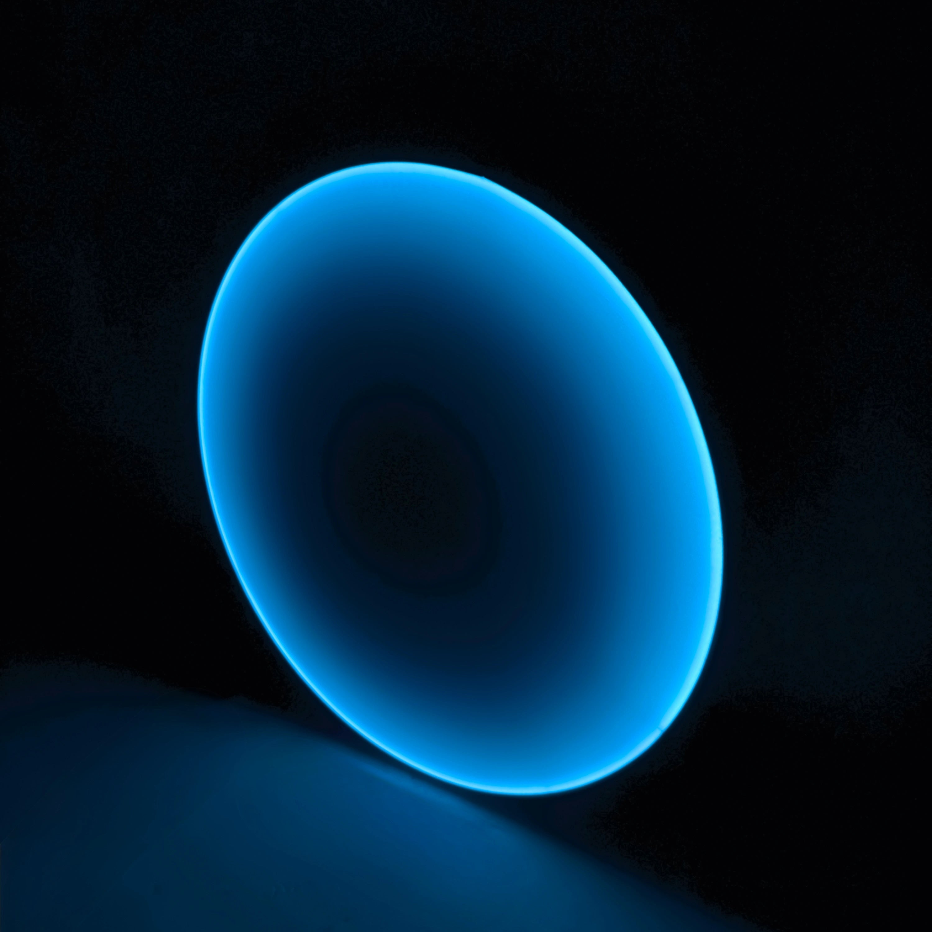 Silent Burn: Blue Eclipse Wall Art Interior Moderna