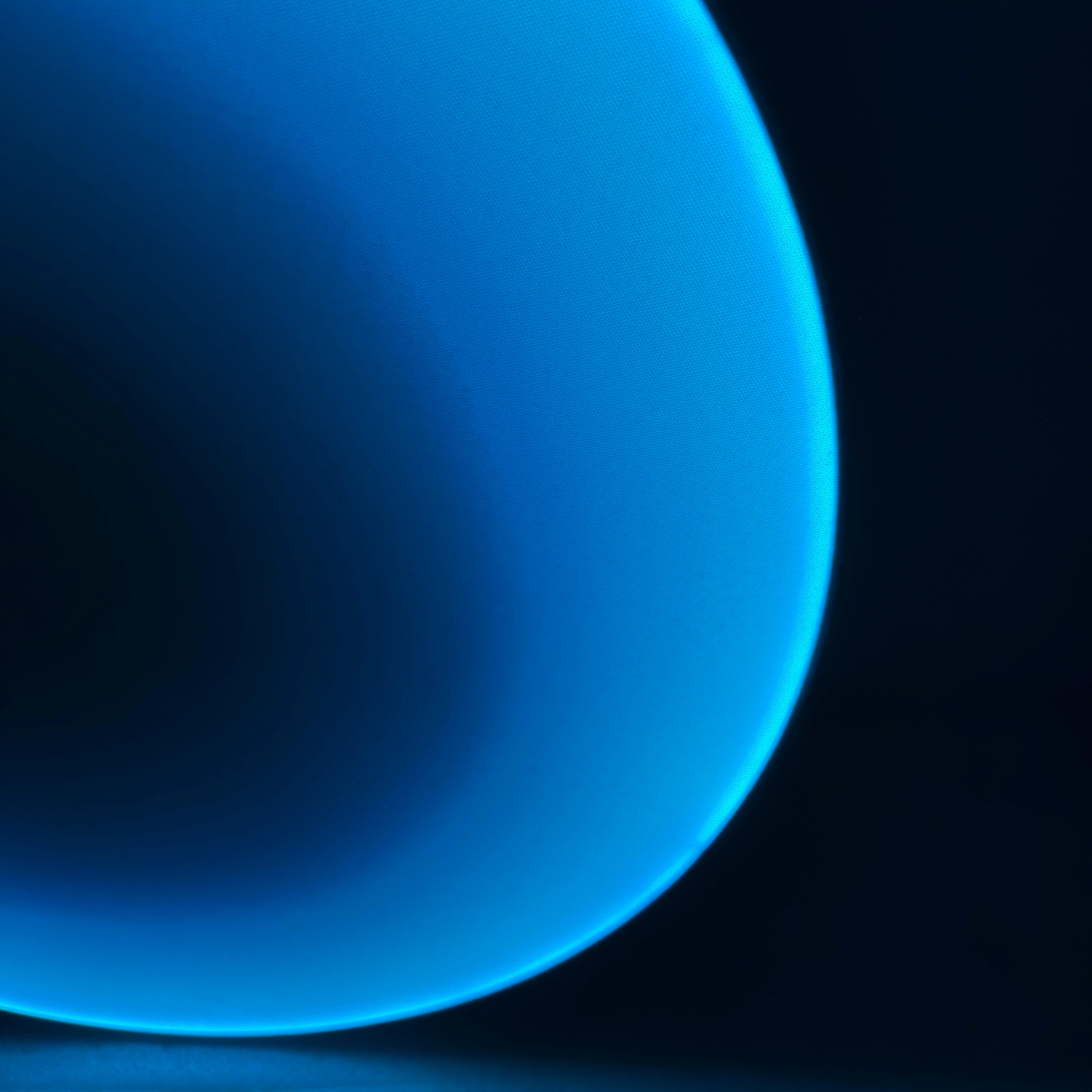 Silent Burn: Blue Eclipse Wall Art Interior Moderna