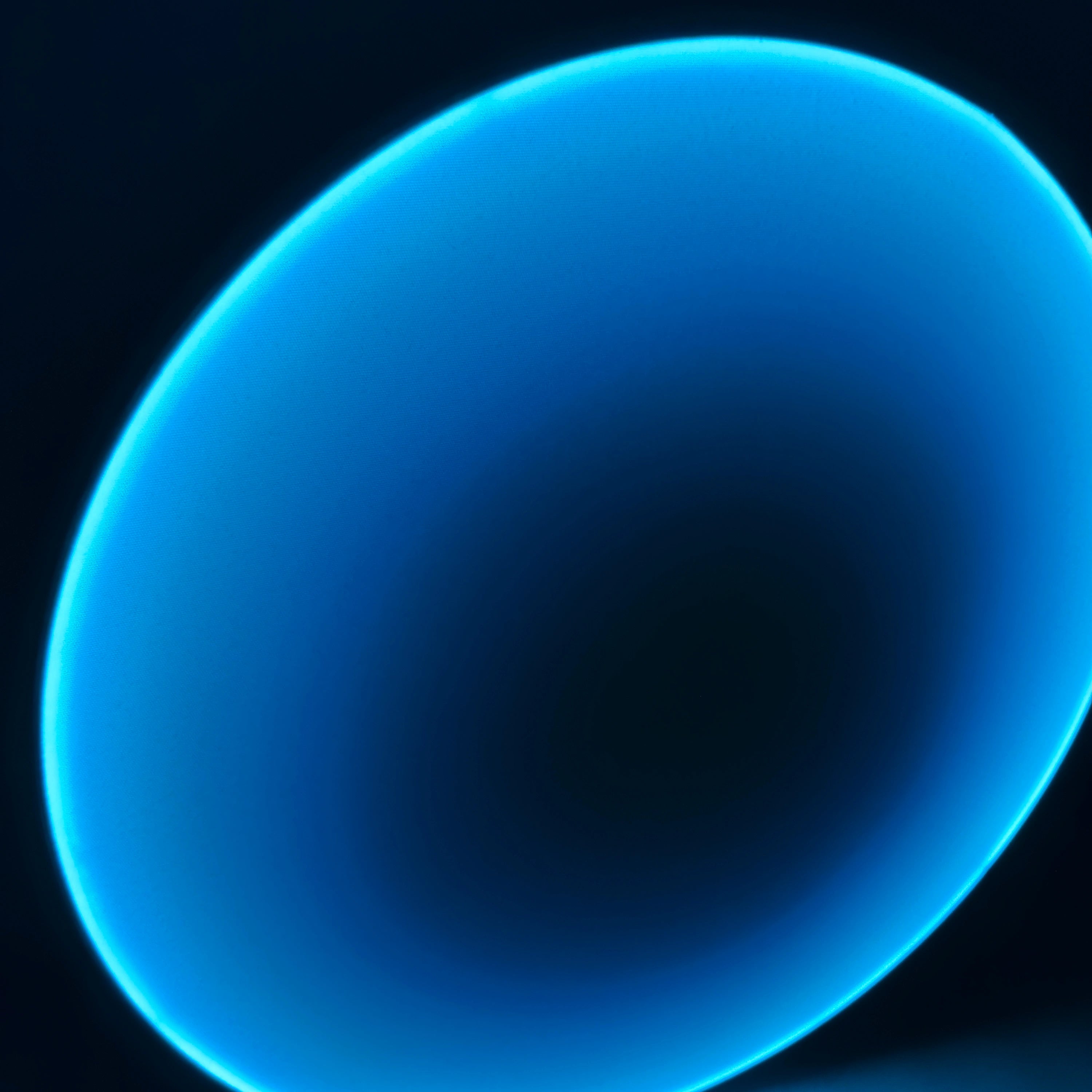 Silent Burn: Blue Eclipse Wall Art Interior Moderna