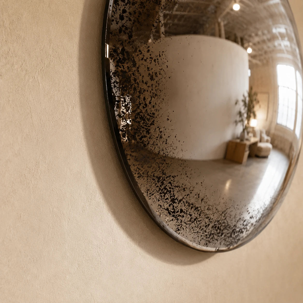 Convex Mirror | Antiqued Mercury Mirror Interior Moderna