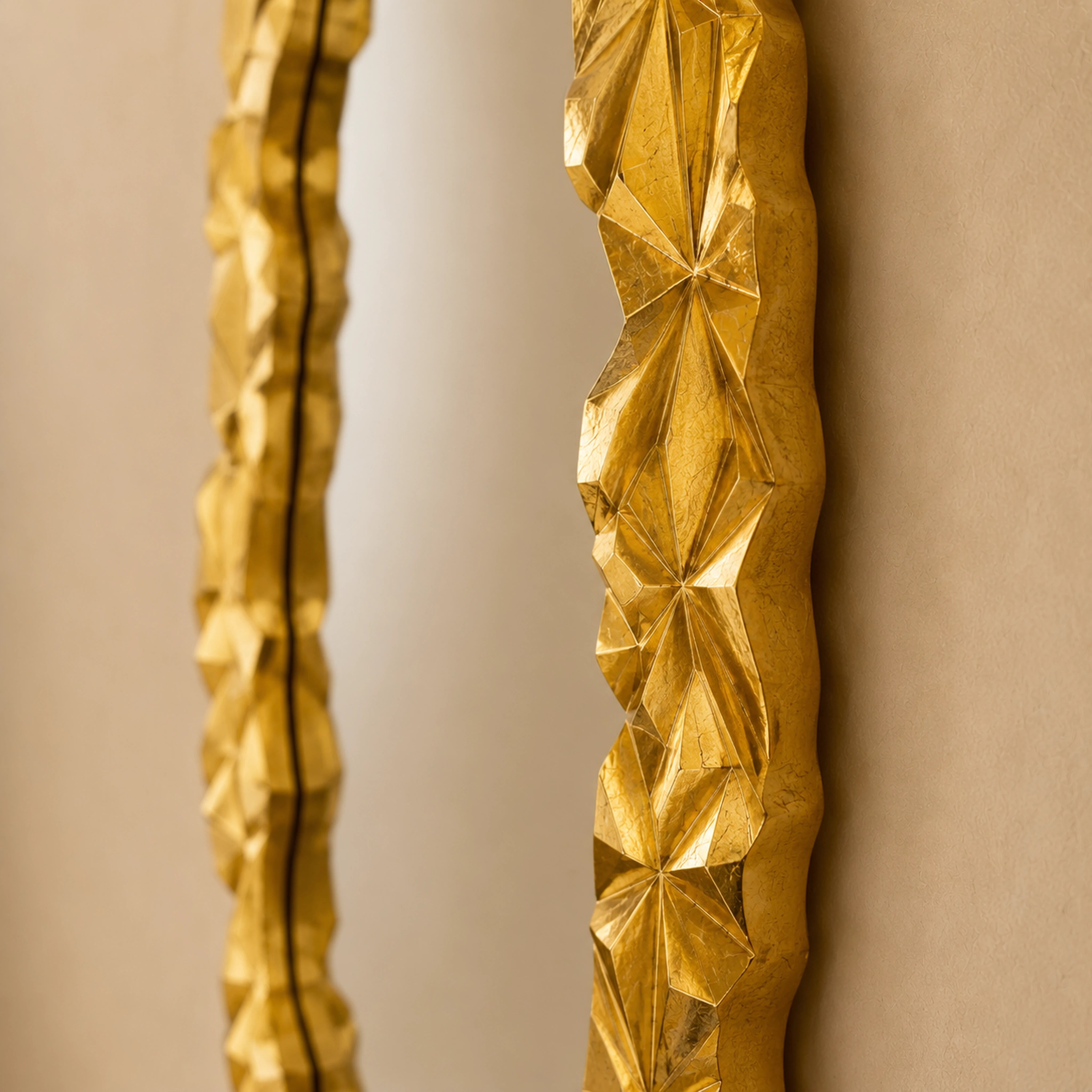 Aurelian Gold Leaf Mirror Mirror Interior Moderna