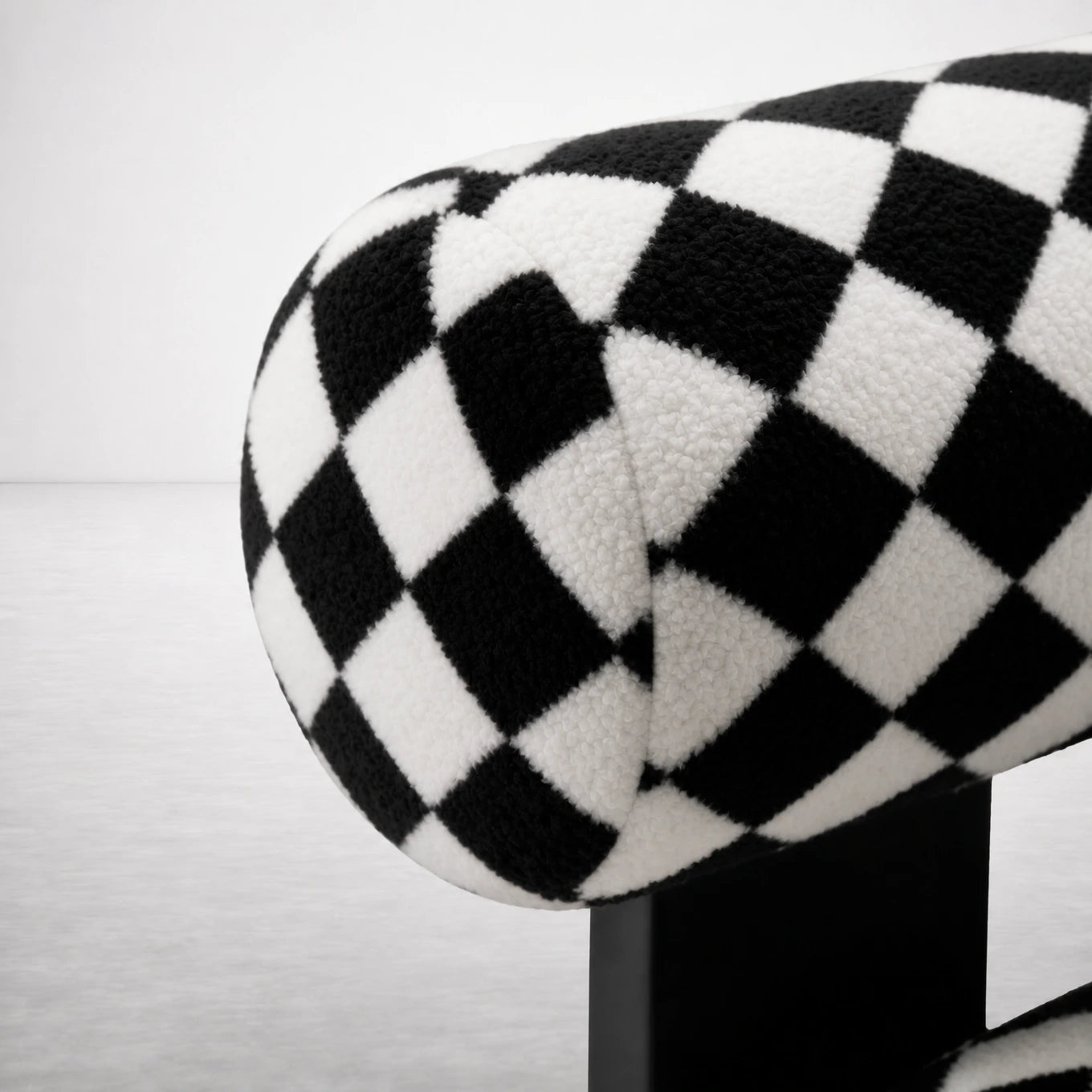 Hippo Chair | Black + White Chair Interior Moderna