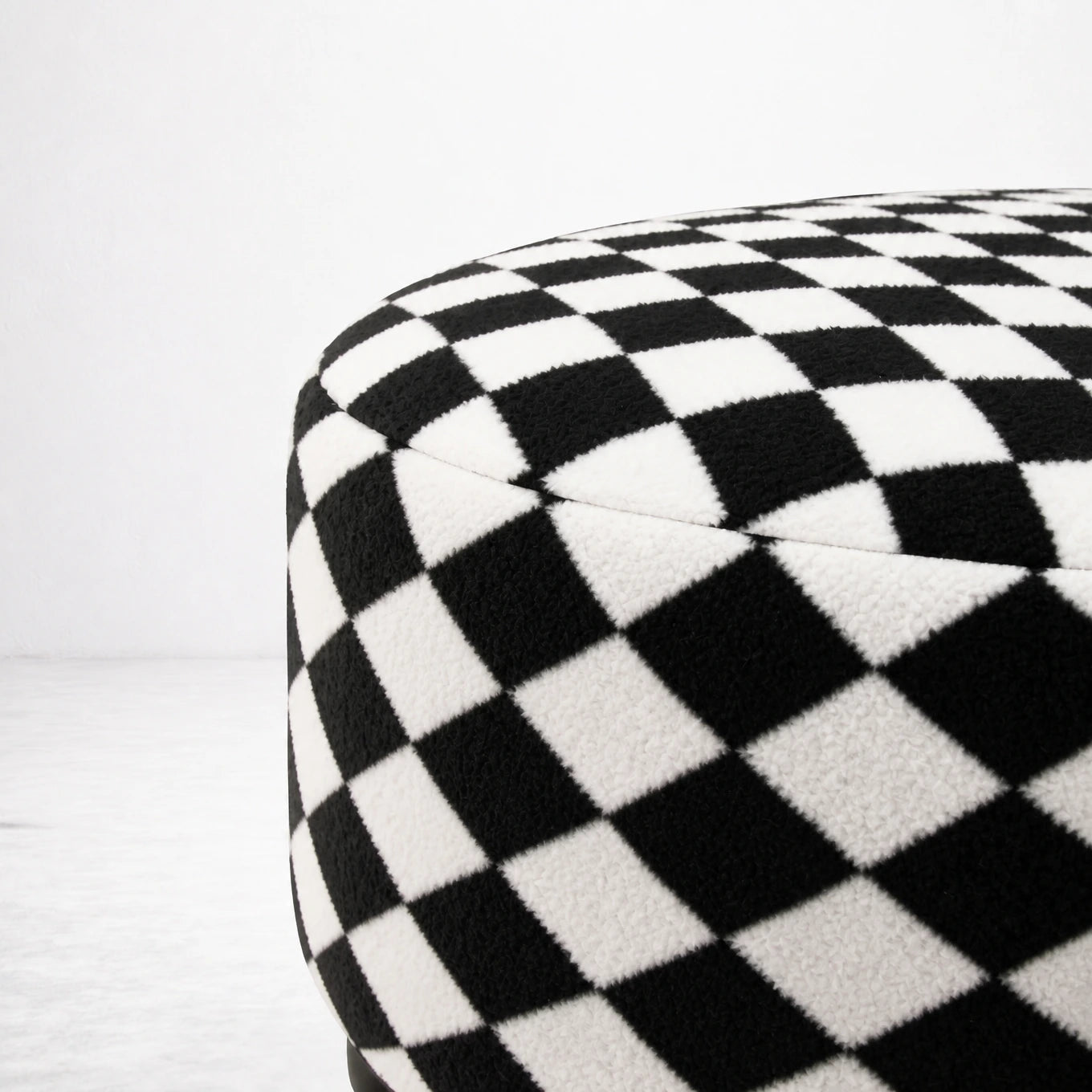 Hippo Chair | Black + White Chair Interior Moderna