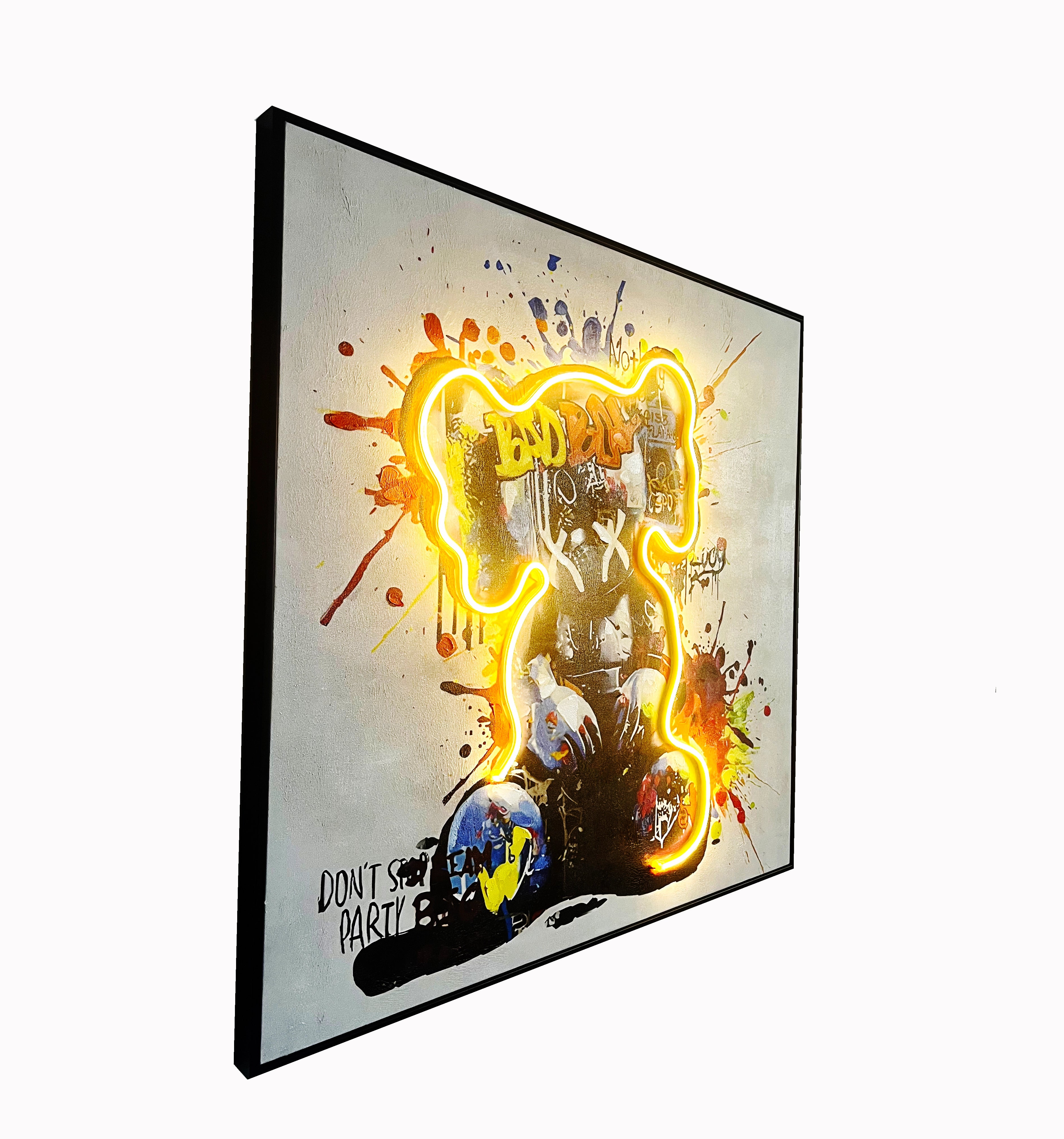 Dancing Street Art Figure LED Light – Modern LED Sculpture with X Eyes Wall Art Interior Moderna