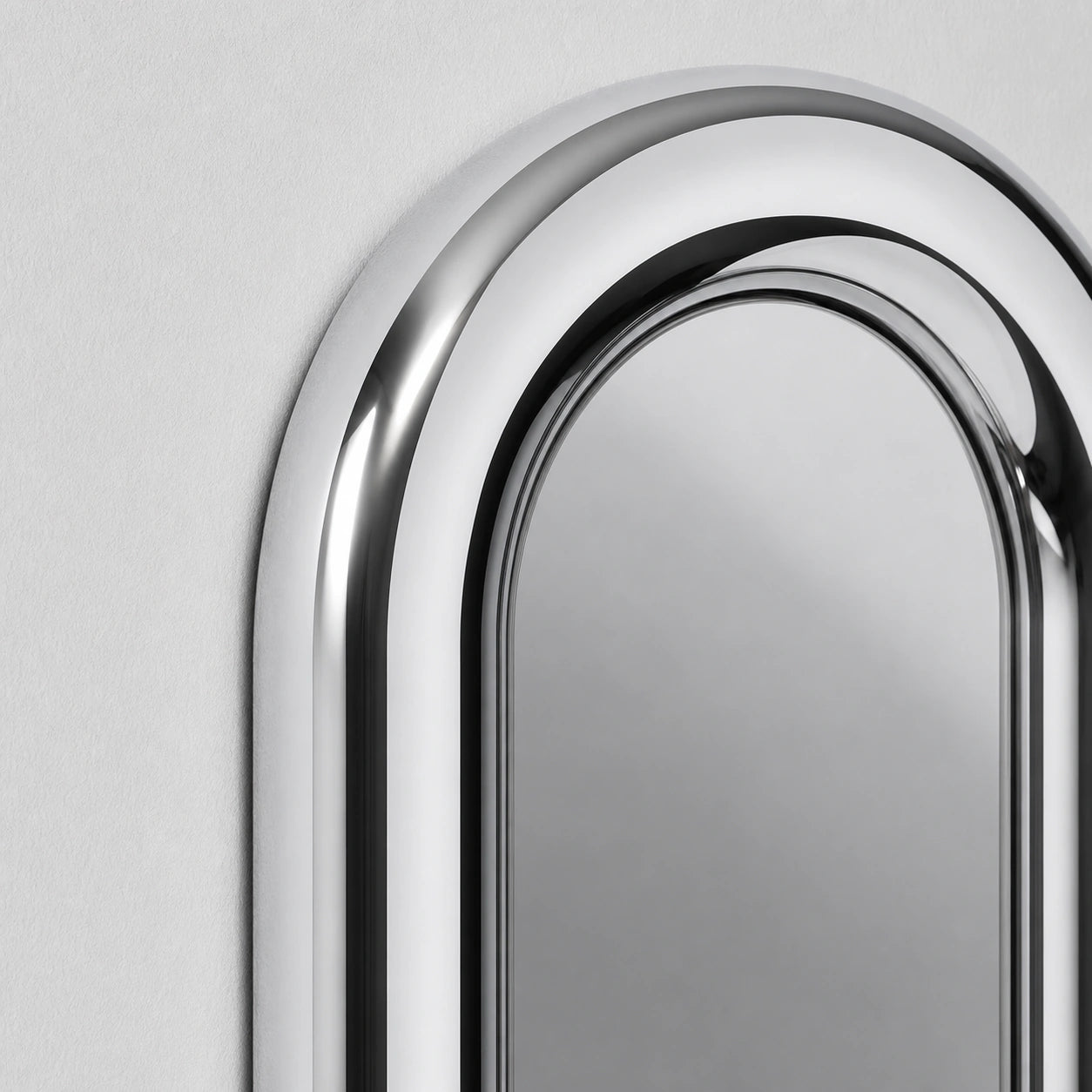 Aperture Mirror | Chrome Oval Mirror Interior Moderna