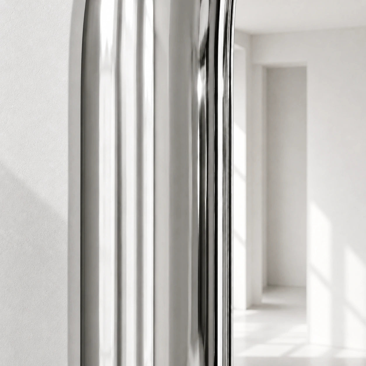 Chrome Capsule Mirror Mirror Interior Moderna