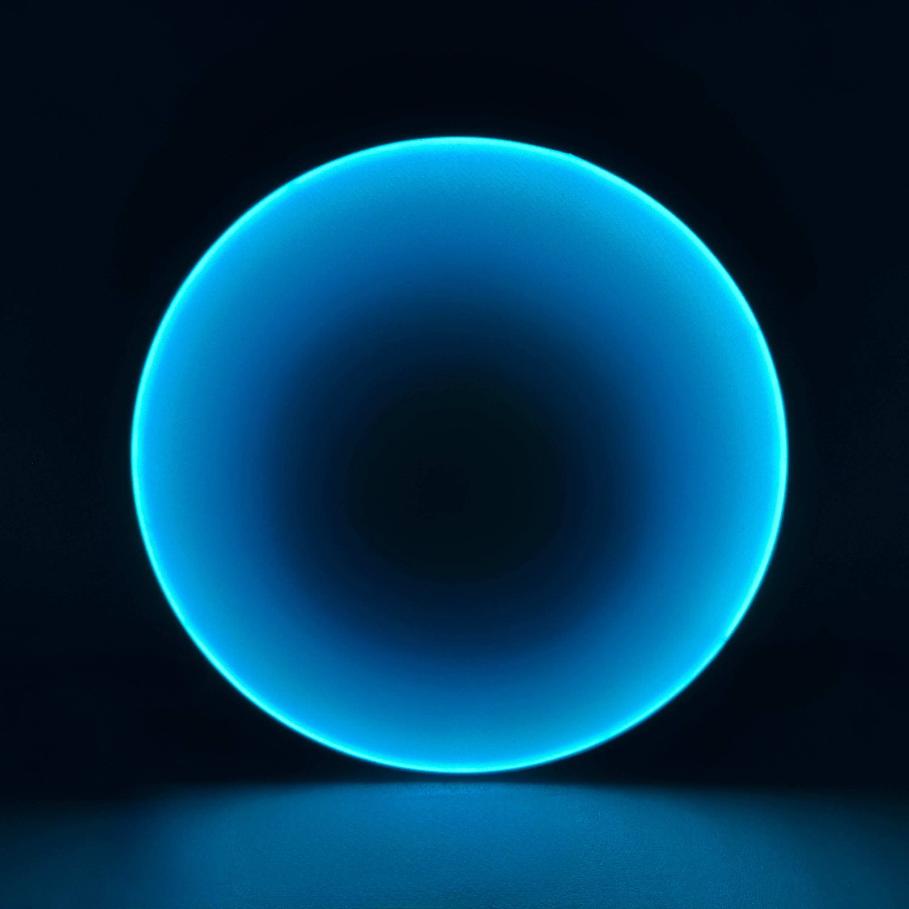 Silent Burn: Blue Eclipse Wall Art Interior Moderna