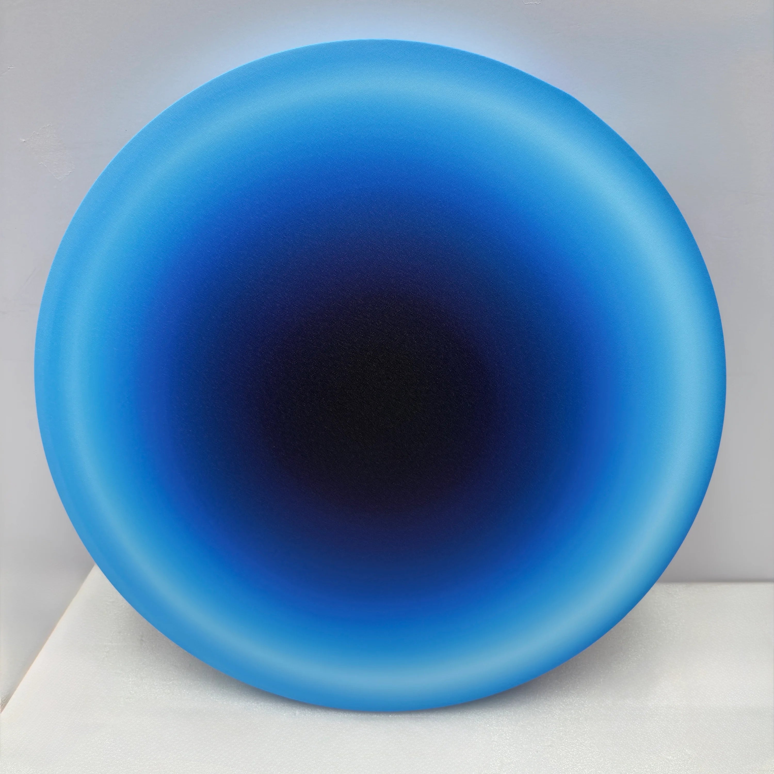 Silent Burn: Blue Eclipse Wall Art Interior Moderna