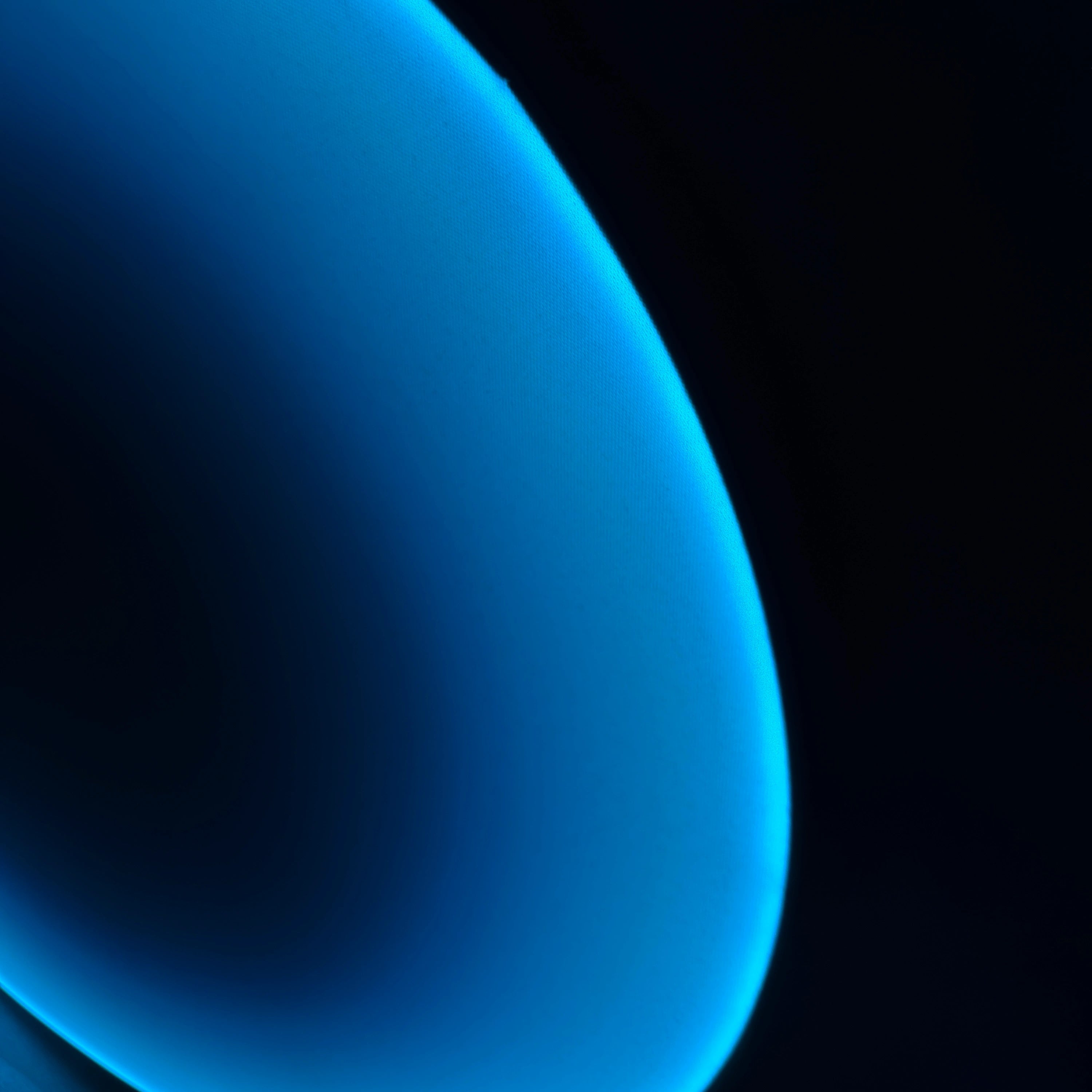 Silent Burn: Blue Eclipse Wall Art Interior Moderna